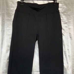 Athleta Pants sz 6 Black. Beautiful Crop Pant